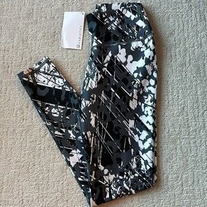 Fabletics High Waisted Leggings- black/white/gray print- NEW